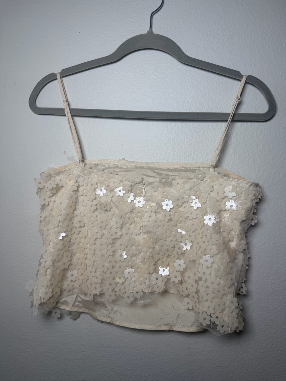 ASTR Luxoria Top Delicate Ivory Sequin Floral Camisole Top Size S - Picture 3 of 10